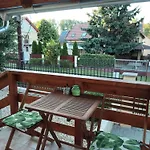 Kincsem Vendeghaz Lägenhet