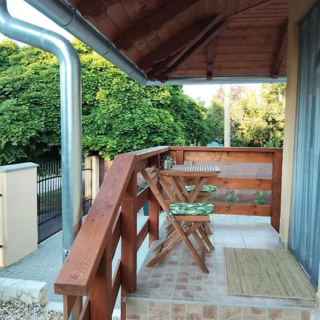 Kincsem Vendeghaz Apartament *